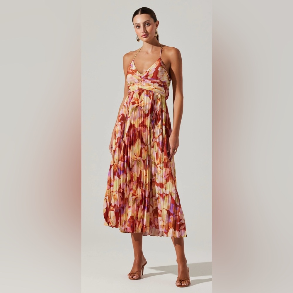 ASTR the Label // Floral Plisse Midi Dress